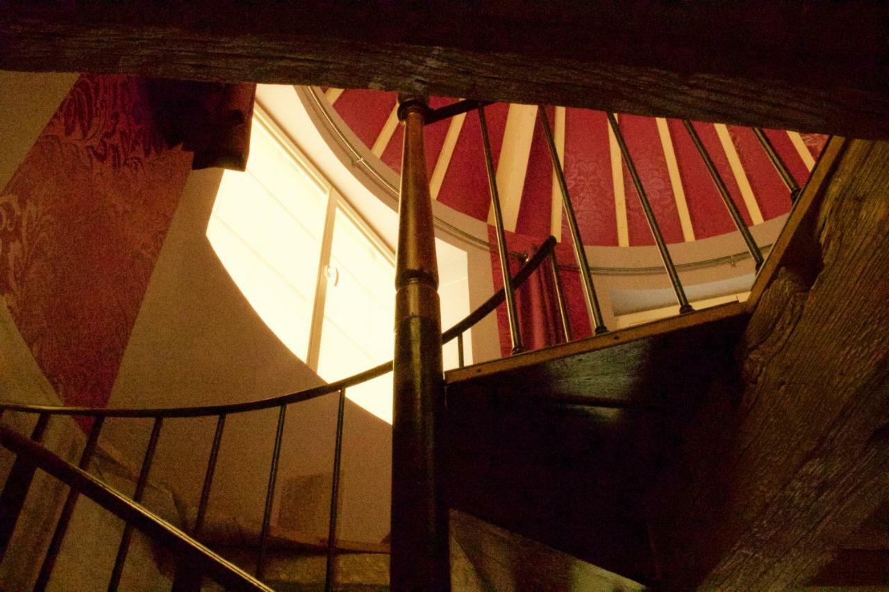 Serezin-de-la-Tour La Tour De Quinsonnas Bed & Breakfast エクステリア 写真