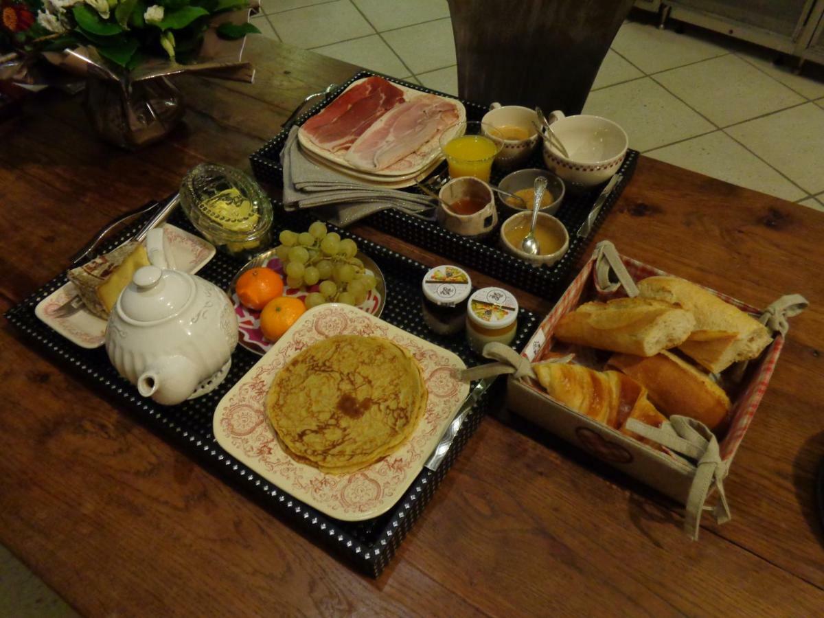 Serezin-de-la-Tour La Tour De Quinsonnas Bed & Breakfast エクステリア 写真